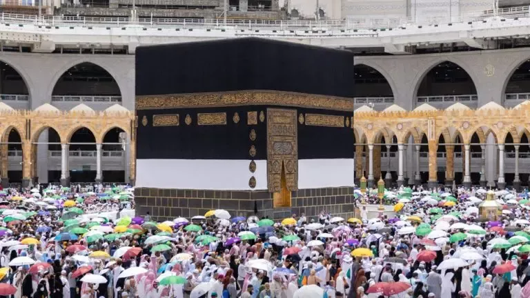 للمعتمرين من خارج السعودية: فوائد وثيقة التأمين تعطيك حتى 100 الف ريال في هذه الحالات