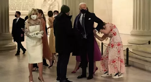 بايدن يهدد بطرد جميع موظفي البيت الأبيض فوراً