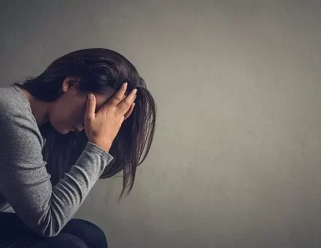 مصرية حاولت إسعاد زوجها بخبر حملها أثناء سفره في الخارج.. وعند إبلاغه كانت المفاجأة!