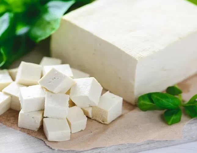 لهذا السبب الخطير .. طبيب روسي ينصح بالتوقف عن تناول الجبنة