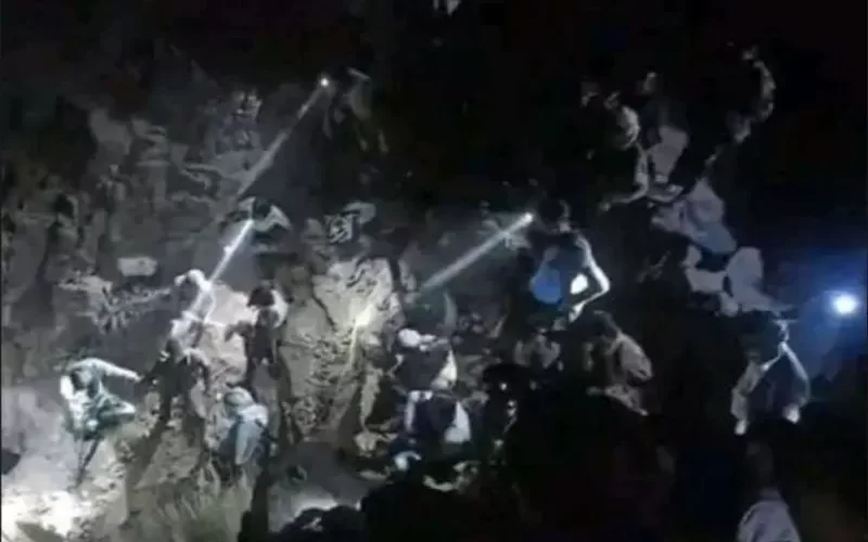 بعد اربع ايام من محاولة إخراجهم .. تفاصيل جديدة بشأن المواطنين الذين لقوا حتفهم أثناء بحثهم عن كنز بتعز