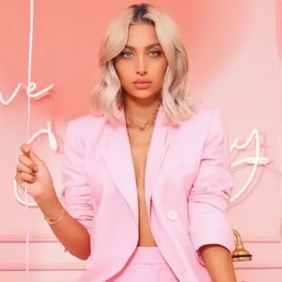 مودل روز تشعل السعودية بصور اقل ما توصف به انها فاضحة شاهد الصور