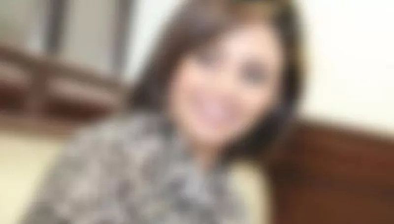 في قصة مليئة بالفحش والفجور.. فنانة شهيرة  اقامت علاقة  محرمة مع زوج والدتها الوسيم و فقدت عذريتها على يد شقيقها في سن المراهقة .. لن تصدق من تكون ؟