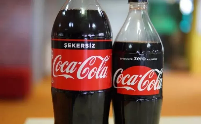 شاهد بعينك معجزة استخدام الكوكاكولا في ازالة البقع الصعبة وتنظيف افضل من اي مسحوق غسيل !!