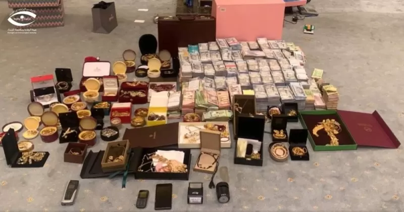 الفيديو الكامل للمضبوطات التي عثر عليها مع عصابة المتاجرة بالتأشيرات في سفارة بنجلاديش في السعودية