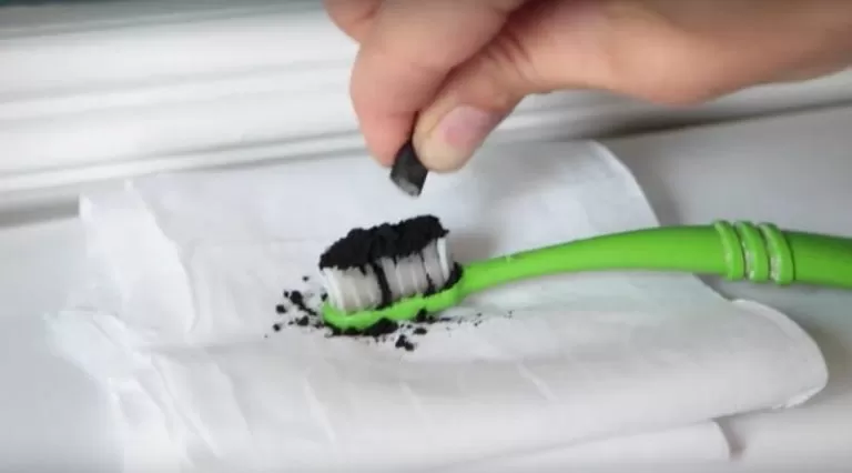 هذه الوصفة الطبيعية ستخلصك من صفار الأسنان والتسوس ورائحة الفم الكريهة