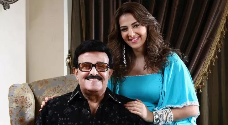 دنيا سمير غانم تكشف كيف صدمها والدها عندما طلبت منه ان يصلي قبل موته فصعقها بهذا الرد