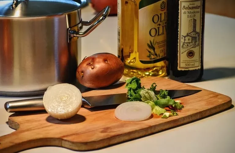 لهذا السبب يجب عليك الاحتفاظ بزيت الزيتون في مكان بارد ومظلم