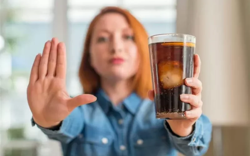 طبيب شهير يكشف عن مشروبات شعبية قاتله تسبب الوفاة المبكرة في منتصف العمر وتدمر فحولة الرجال