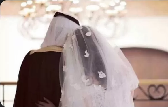 طلبت من عريسها احضار الماء الساخن الى غرفة النوم في ليلة دخلتهم وعندما عاد ومعه الماء اكتشف الخديعة الكبرى ووقعت الكارثة