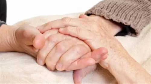 طبيب قلب : هذه العلامات التي تظهر على المريض قبل 10-15 يوم تنذر بقرب الموت.. ماهي؟