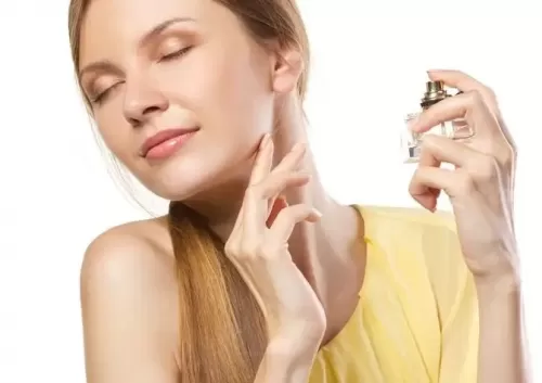 هذه المناطق في الجسم تحتفظ برائحة العطور لفترة طويلة