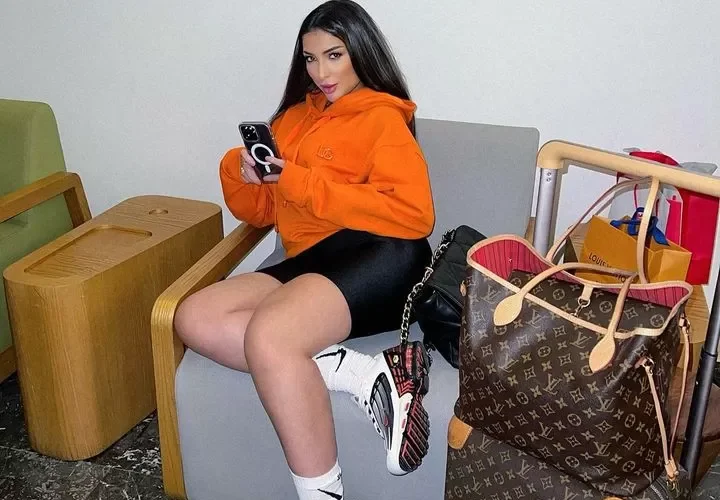 بالفيديو: دنيا بطمة تستعرض ساعة يد سعرها مليون ريال وتشعل السعودية بهذه الكلمات المستفزة