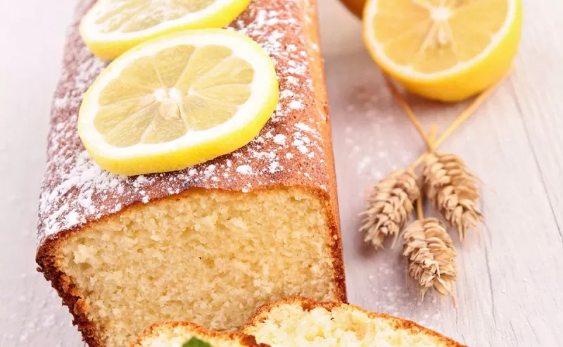 سر عمل كيكة الليمون الشهية واللذيذة و الخفيفة على المعدة في المنزل بمكونات اقتصادية!