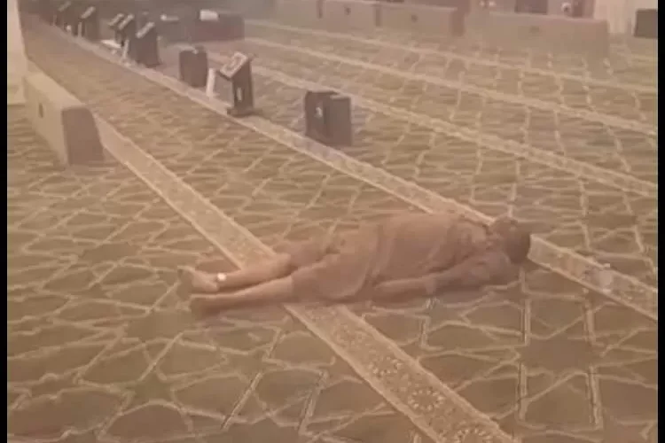 تفاصيل وفاة مغترب يمني بطريقة صادمة في الركعة الأخيرة من صلاة العشاء
