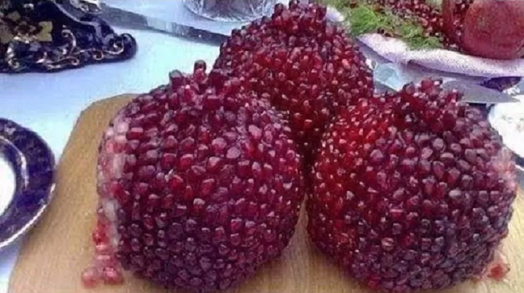 أسرع طريقة لتفصيص الرمان حتى عشرة كيلو في خمس دقائق بس بهذه الطريقة الجهنمية !