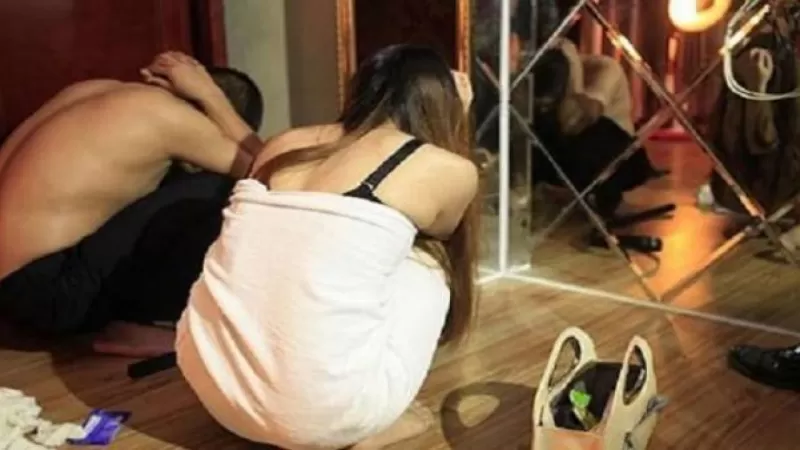 مصري صور اكثر من الفين وخمسمائة فيلم اباحي مع مائتين وخمسين عشيقة في الحرام وهذا ما كان يفعله بالأفلام دون علم العشيقات وكيف حقق ثروة طائلة لا تصدق