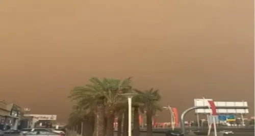 شاهد.. عاصفة ترابية تجتاح الرياض وتحول النهار إلى ليل عصر اليوم