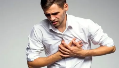 متى يكون ألم الصدر مقلقاً عند الإصابة بكورونا؟