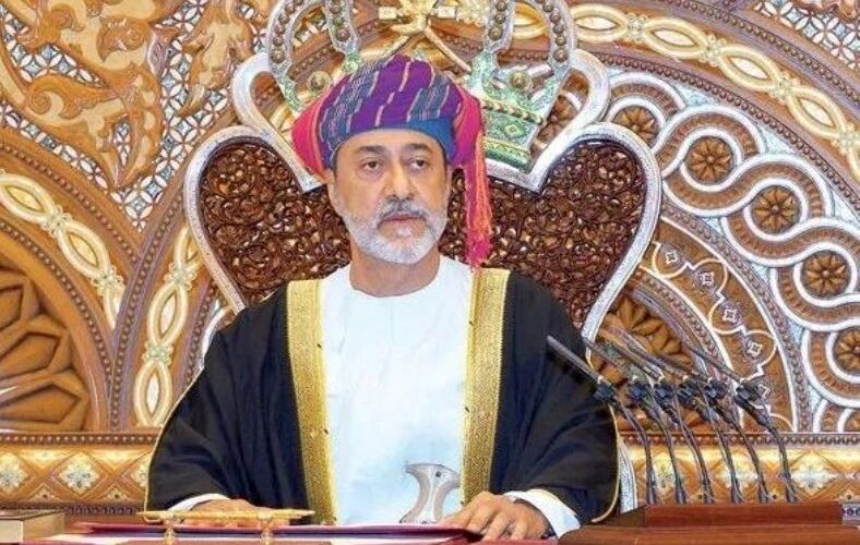 10 قرارات لـ “سلطان عُمان” بعد تغيير النشيد الوطني وحذف اسم سلفه.. هؤلاء أصبحوا من المقربين