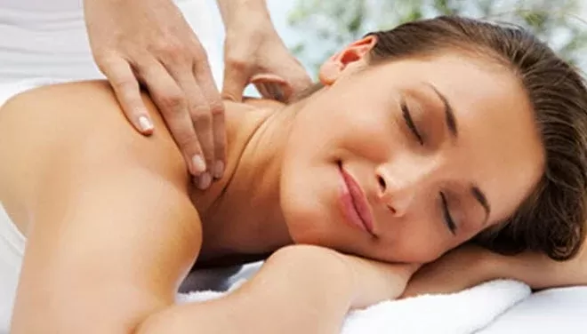 تعرف على فوائد مساج الرأس خاصة في هذا الجزء ستجعلك لا تتوقف عن عمله