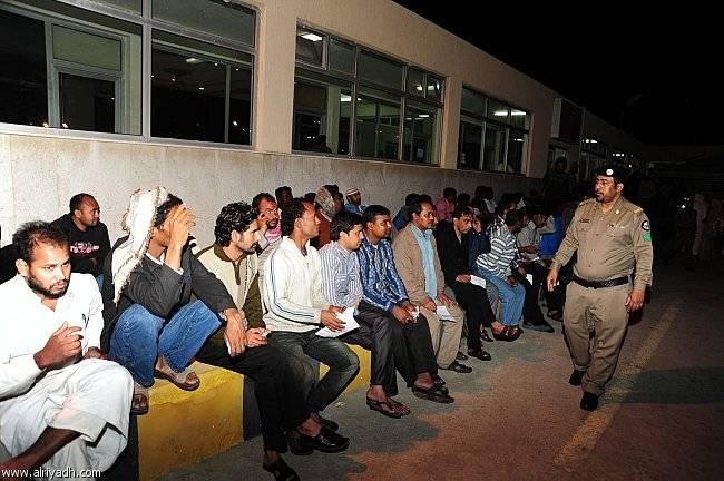 في تطورات صادمة ..ترحيل جماعي وشيك للعمالة الأجنبية والوافدين في دول الخليج ومنها السعودية !