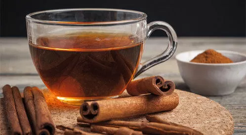 كوب من هذا المشروب الجبار.. يقي من الالتهابات ومن السرطان ويحسن صحة القلب ويخفض مستوى السكر في الدم ويساعد على خسارة الوزن.. تناوله بهذا التوقيت؟