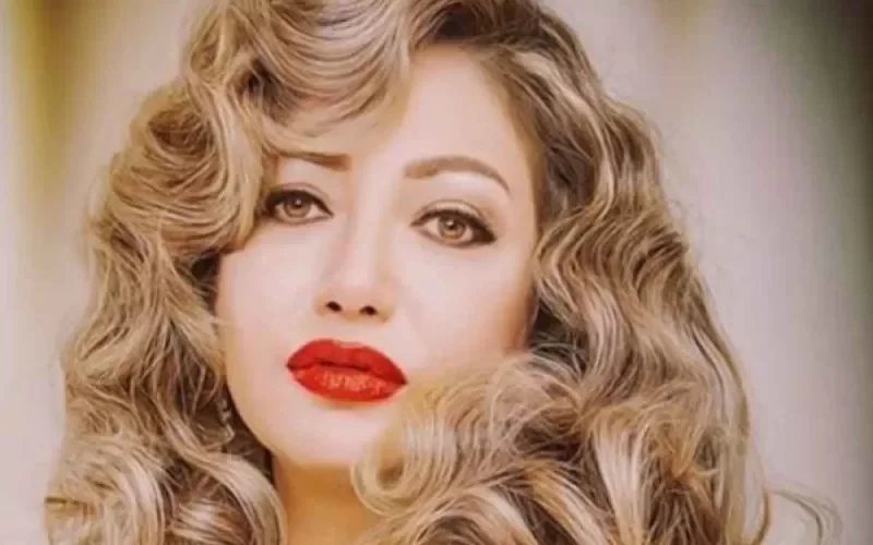 آخر ظهور للنجمة ليلى علوي .. إطلالة مفزعة بالحجاب وتجاعيد الشيخوخة ملأت وجهها وسلبت جمالها ؟