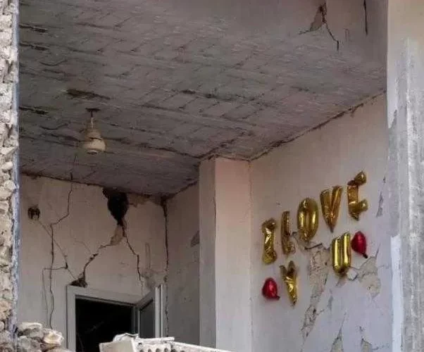 شاهد كيف حول الزلزال المدمر منزل عروسين سوريين في حلب