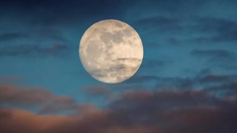 فلكية جدة..فرصه للتعرف على سطح القمر عبر التلسكوب العادي ..يستمر حتى منتصف الليله