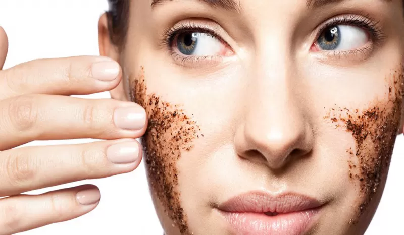 وصفة القهوة لتبييض وتفتيح الوجه واليدين بنتيجة سريعة لبشرة كالثلج !!