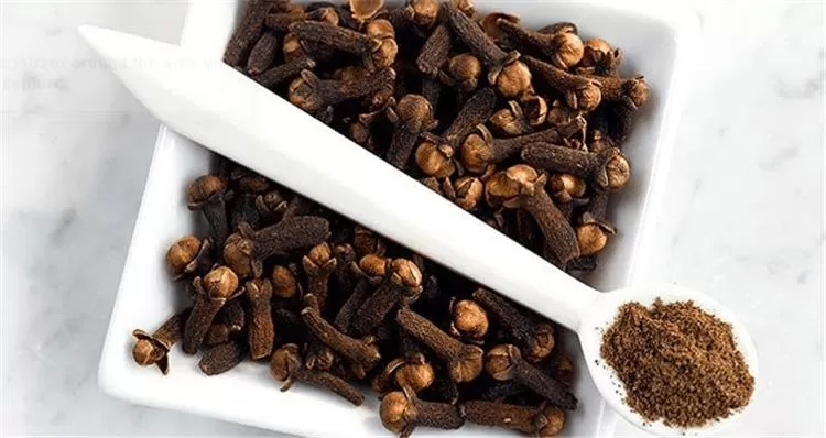 اسرار استخدام النساء لخلطة القرنفل في غرفة النوم ستدهشك