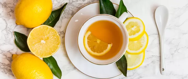 اطباء يحذرون من عصر الليمون على الشاي لأسباب صادمة
