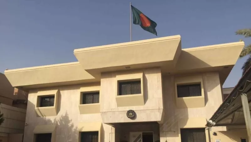 تفاصيل فضيحة دبلوماسية كبيرة في الرياض