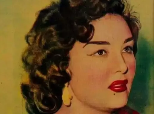 معجب يقتحم زفاف فنانة مصرية شهيرة ويمطرها بالقبلات أمام أنظار العريس .. لن تصدق رد فعلها ؟