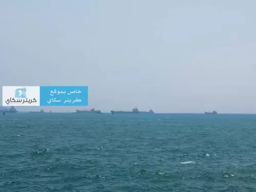 صور لباخرة العيسي التي تهدد بتلويث كل ميناء عدن