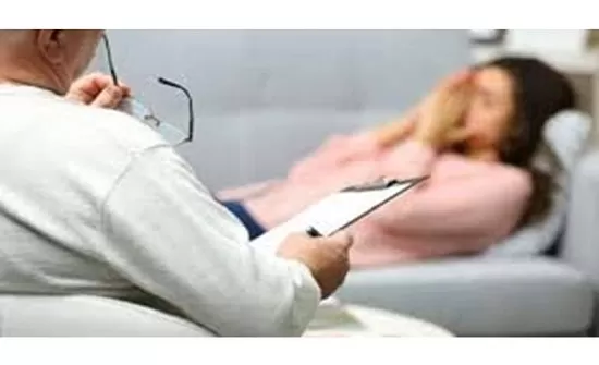 مجزرة في عيادة خاصة بعد ان اشتكت الزوجة من تحرش الطبيب اثناء الفحص فانتفض الزوج وحول الطبيب الى اشلاء