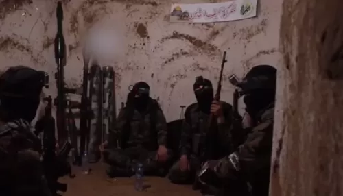 لا يُصدّق .. 10 مقاومين يخرجون أحياء بعد قصف نفق في غزة بقوا فيه 11 يوماً بلا طعام أو شراب!