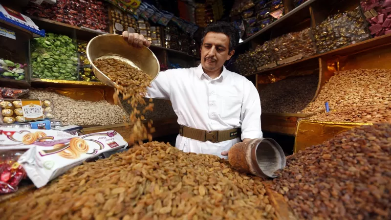 طبيبة روسية حسناء تكشف حقيقة علاقة الرجال بالزبيب وسر خطير لم يكشف من قبل