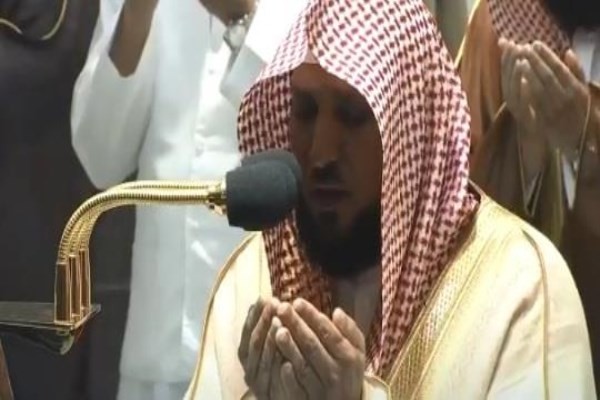 شاهد: دعاء مؤثر للشيخ المعيقلي في صلاة التراويح بالحرم المكي
