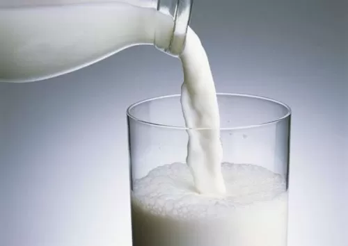 يزيل حموضة المعدة.. إليك فوائد شرب الحليب