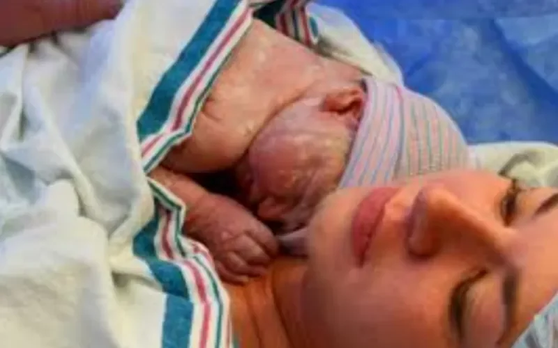 بدون رحمة ولا شفقة ولا قلب.. ماتت زوجته على ولاد في صحراء السعودية.. فدفنها داخل كهف ووضع الرضيع جوارها .. وبعد 9 أشهر عاد الى الكهف وكانت الصدمة التي لم تكن في الحسبان.!