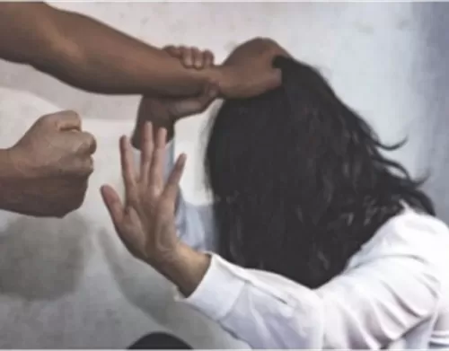 مصري يقتل زوجتة بطريقة مروعة على الكورنيش بعد ان كشفت له حقيقة والد اطفاله الفعلي