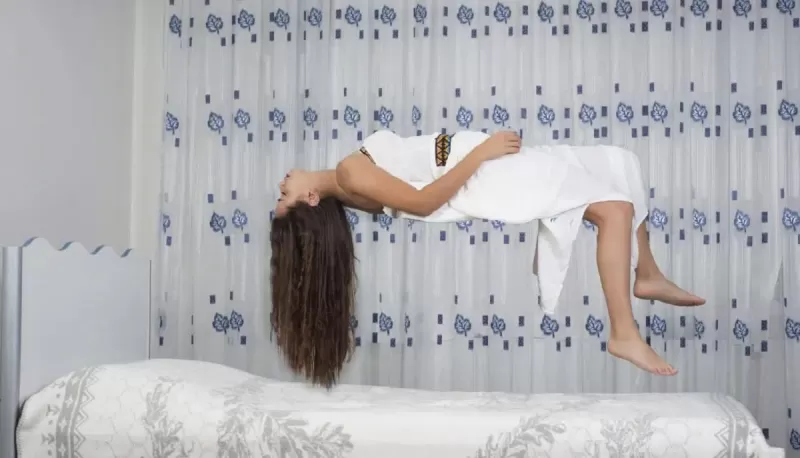 اشياء غامضة حيرت العلماء ولم يجدو لها تفسير حتى الأن .. اليك اسرار ما يحدث لك وانت نائم اشياء لا يصدقها عقل