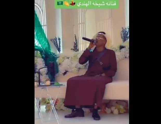 فيديو يشعل السعودية لمشهورة تواصل تحضر عرس نسائي بملابس وهيئة رجل كامل الرجولة