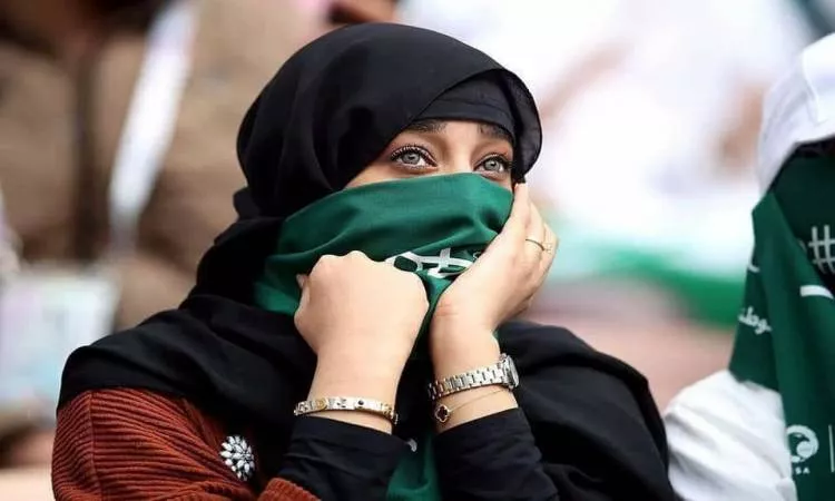 جعلها تعض أصابع الندم القصة الكاملة لسعودية تزوجت رجل أعمال ثري في السر وما فعله بها ليلة الزفاف