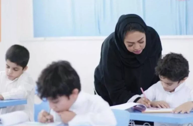 السعودية تسمح لأول مرة للمعلمات بتدريس الطلاب الذكور في هذه المرحلة المتقدمة في المدارس الحكومية