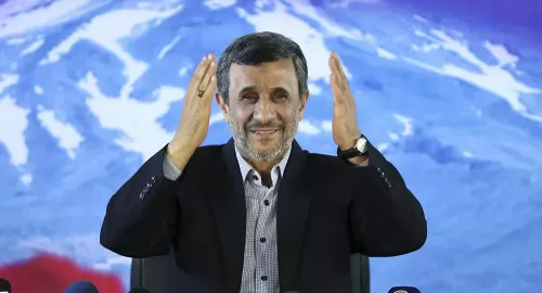 احمدي نجاد يفتح النار على خامنئي ويصفه بهذه الصفات