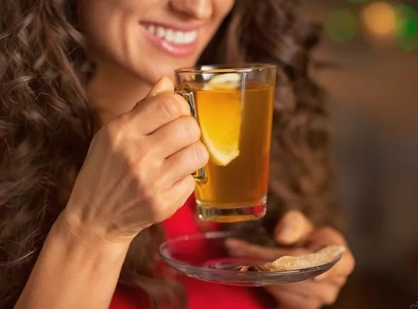 حبات من القرنفل في كوب ماء دافئ تناولها قبل النوم وتخلص من كل هذه المشاكل الصحية خاصة عند الرجال