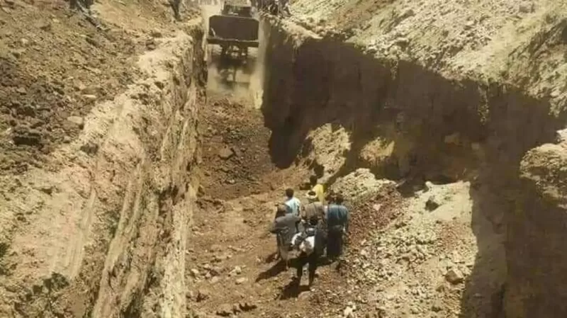 بطولة يمني غدت حديث الناس بعد انقاذه 15 شخصا طمرهم التراب